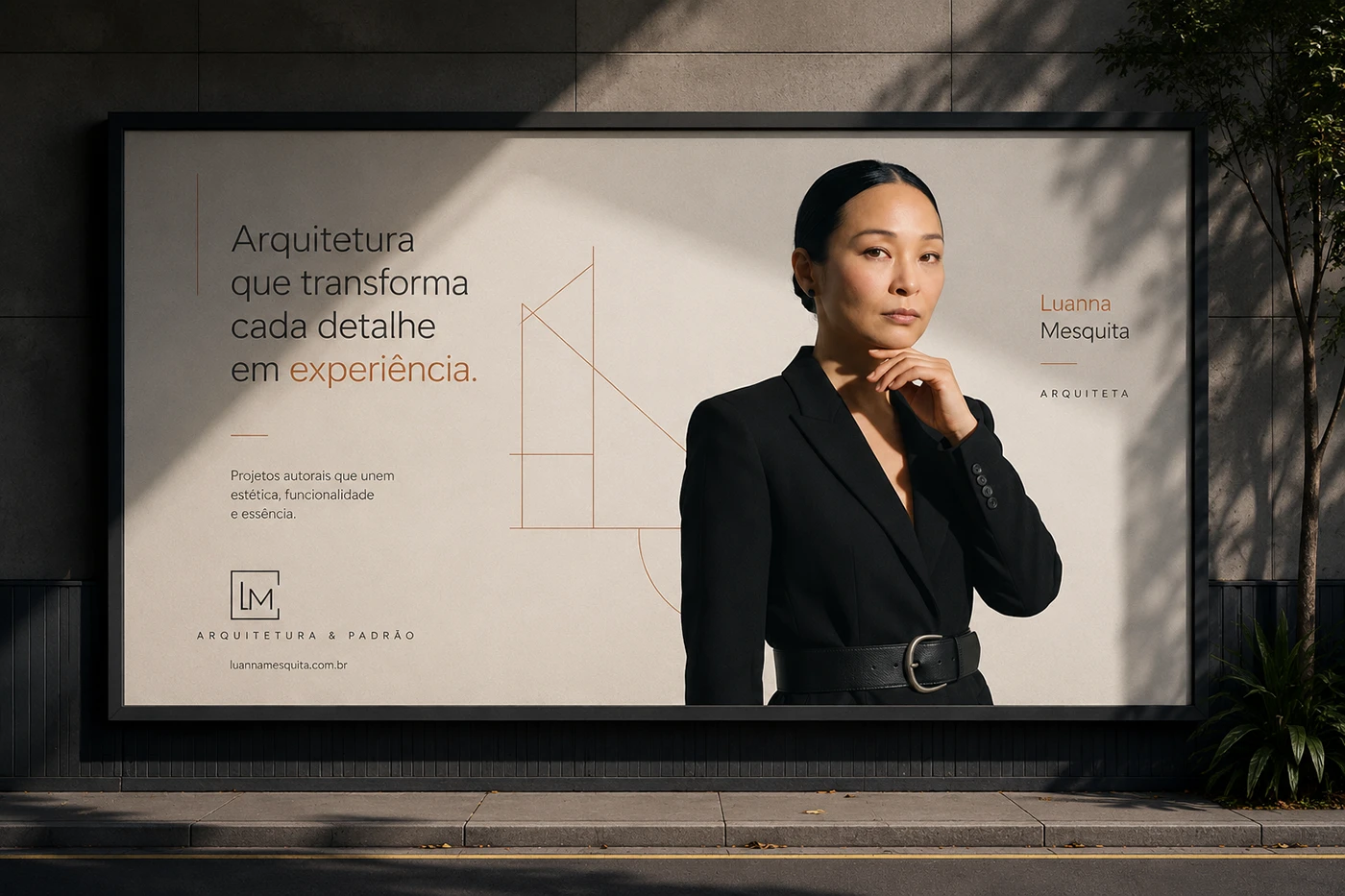 Aplicação da identidade visual de Luanna Mesquita Arquitetura em mídia exterior